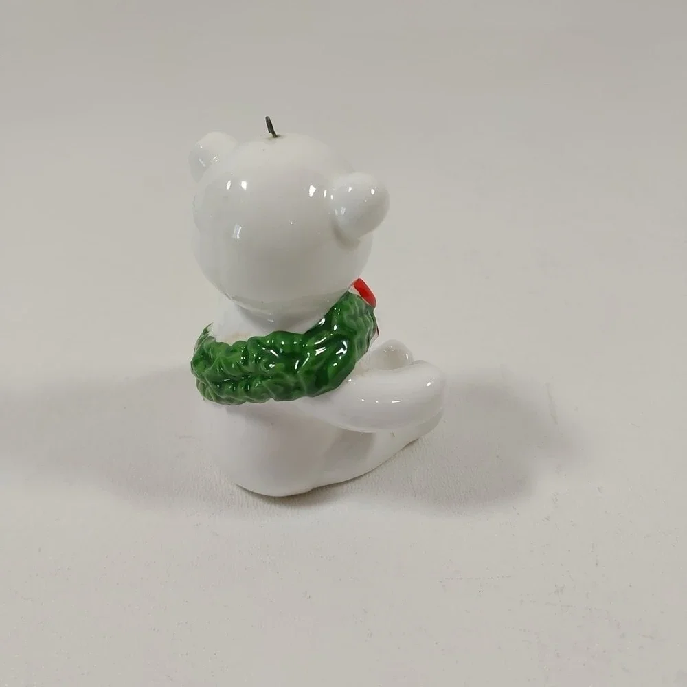 Christmas Schmid bear with Red Bow‎ And Wreath Taiwan. Bone china. Ornament Vtg